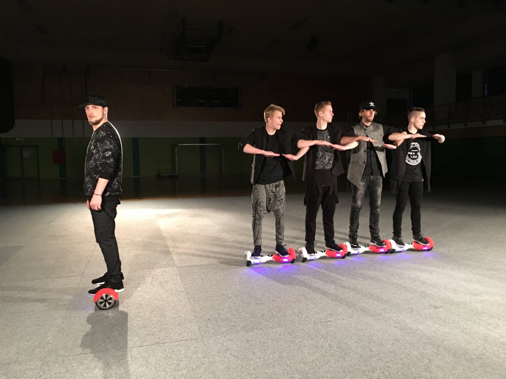 Hoverboard_dance_ION__1459440253_28230