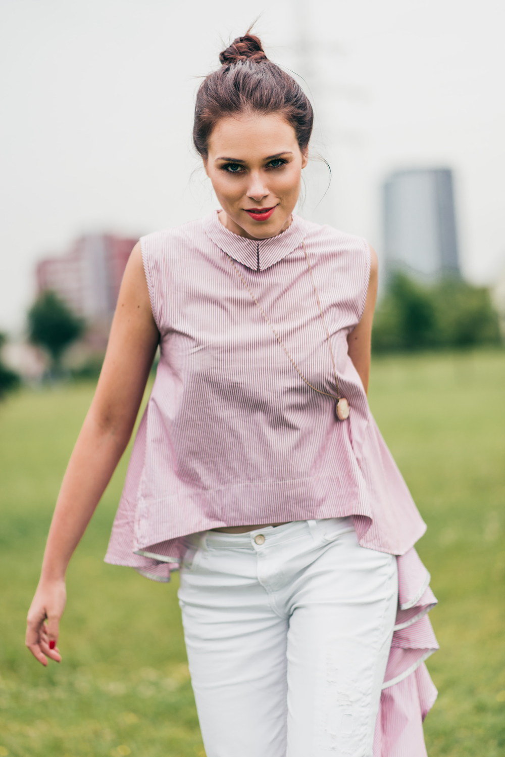 Eva Ahačevčič_Love, Eva_OOTD_Asymetric shirt_White jeans_Terminal3 8